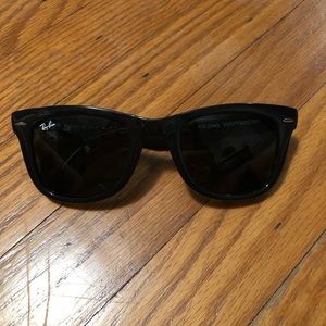 *FREESHIPPING* RayBan Folding Wayfarer Sunglasses